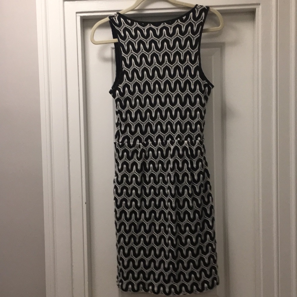Banana republic dress Size 10, black white crochet - Picture 2 of 4